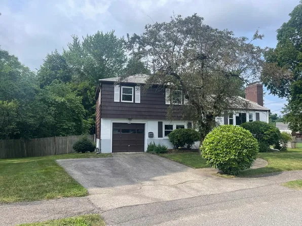 156 Carol Dr, Dedham, MA 02026
