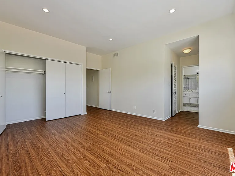 237 N Almont Dr #301 — Photo 7