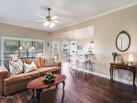 4th image of 324 Gaston Ln