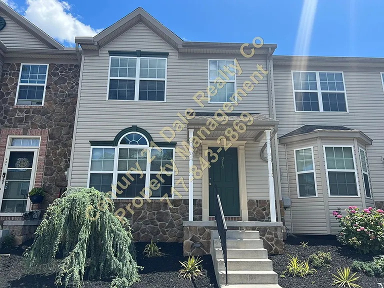 210 Royal Dr — Photo 1