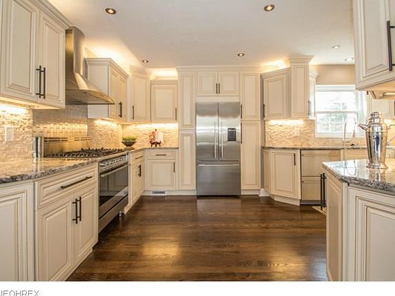 4th image of 3137 Fox Hollow Dr