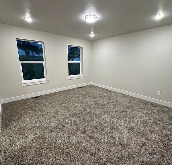 826 E Sunnyside Rd #4 — Photo 15