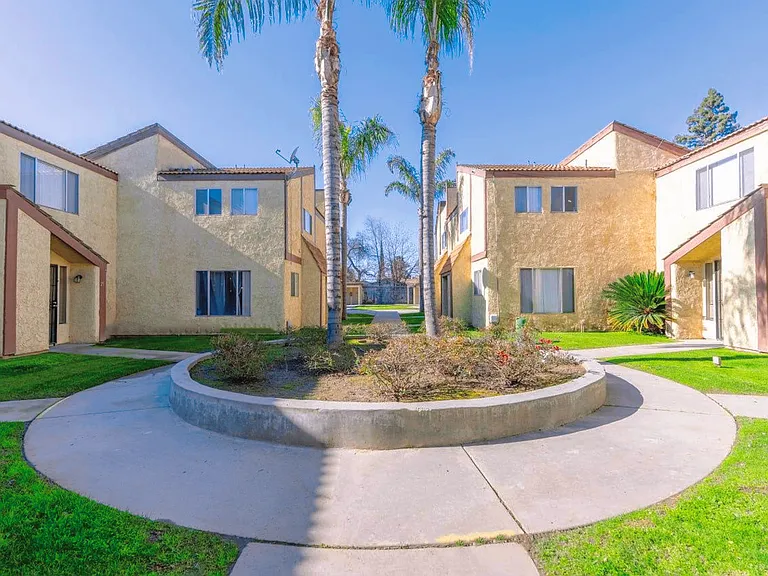 Mission Villa Town Homes — Photo 10