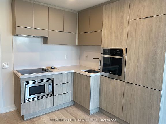3rd image of 39 Roehampton Ave #3807