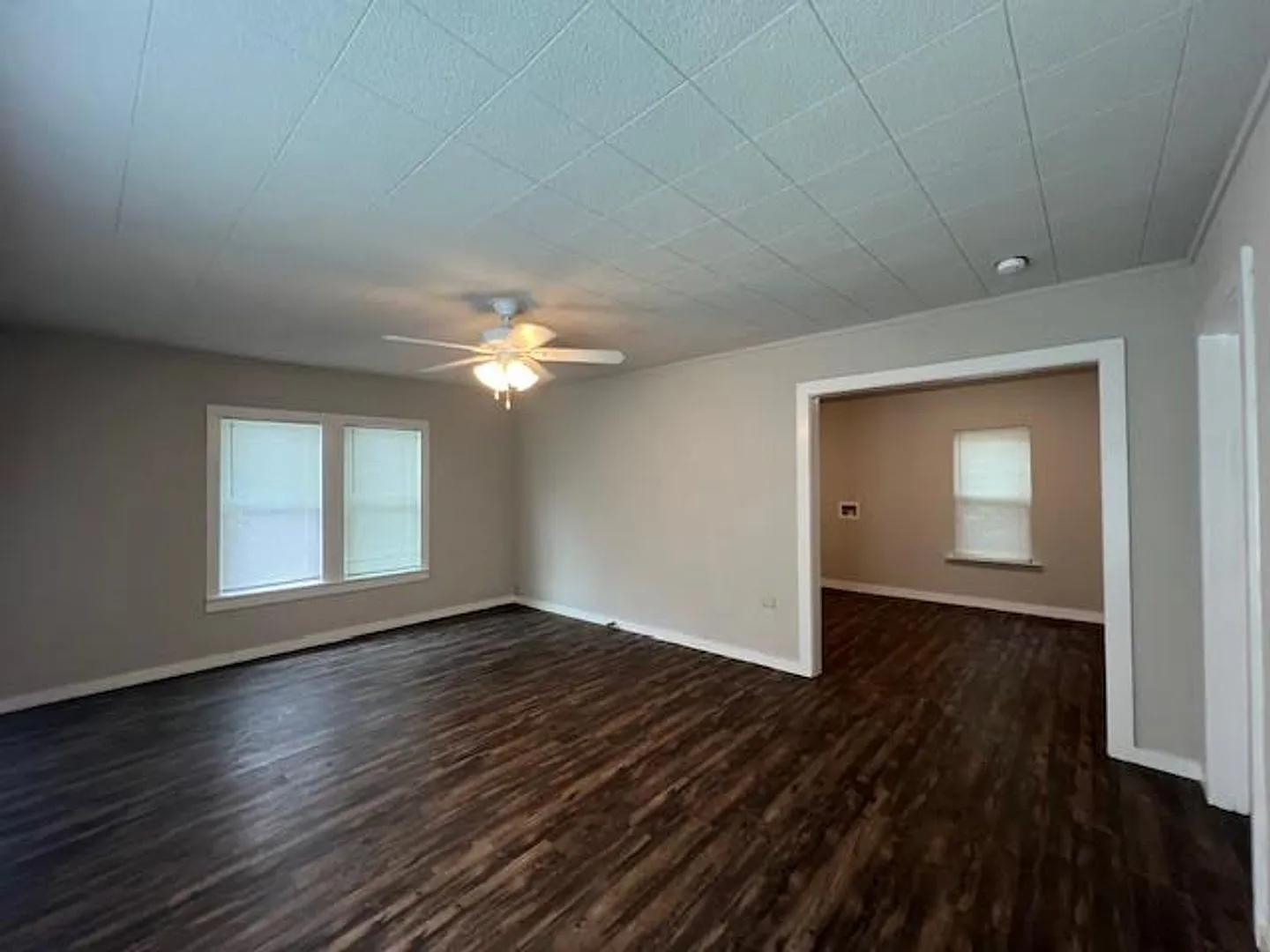 2209 Homan Ave — Photo 3