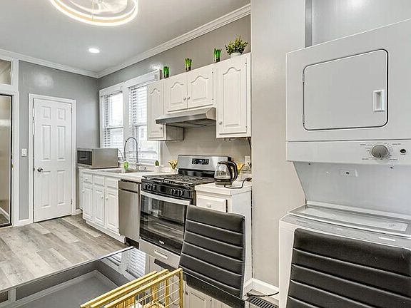 5th image of 126 Oakland Ave #204