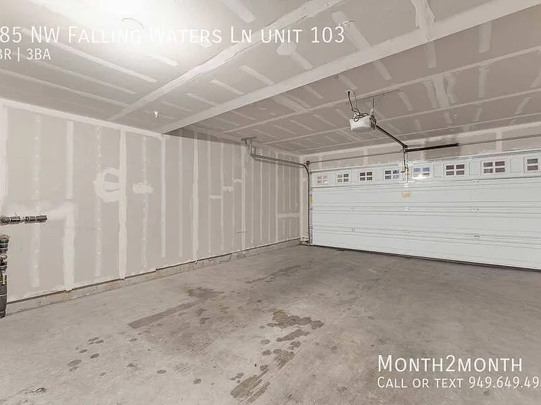 685 NW Falling Waters Ln #103 — Photo 32