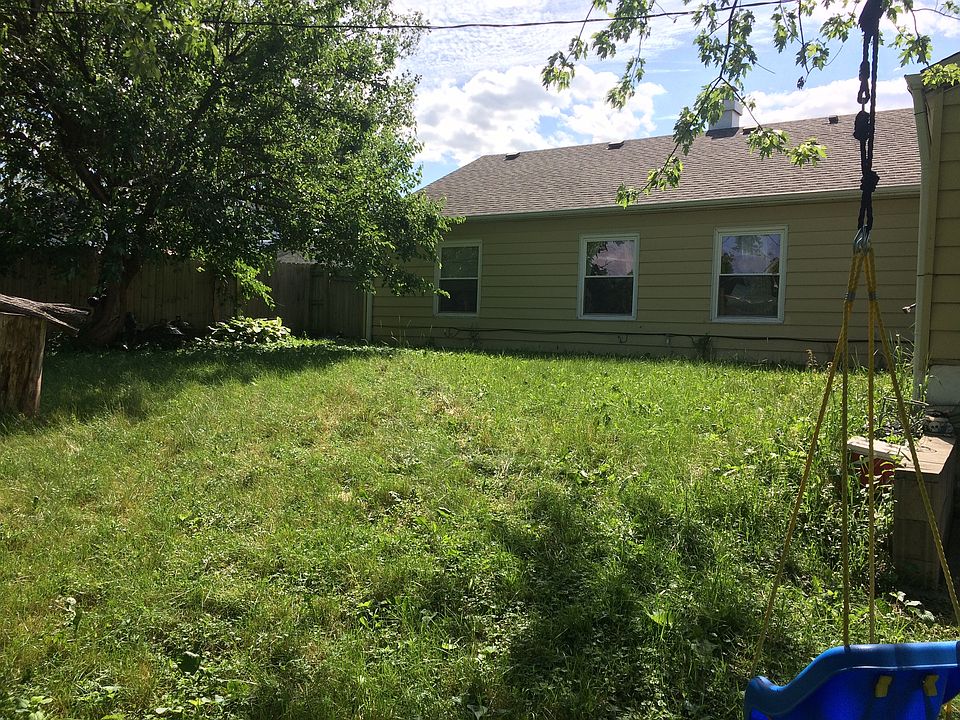 2nd image of 921 S Bartlett Rd