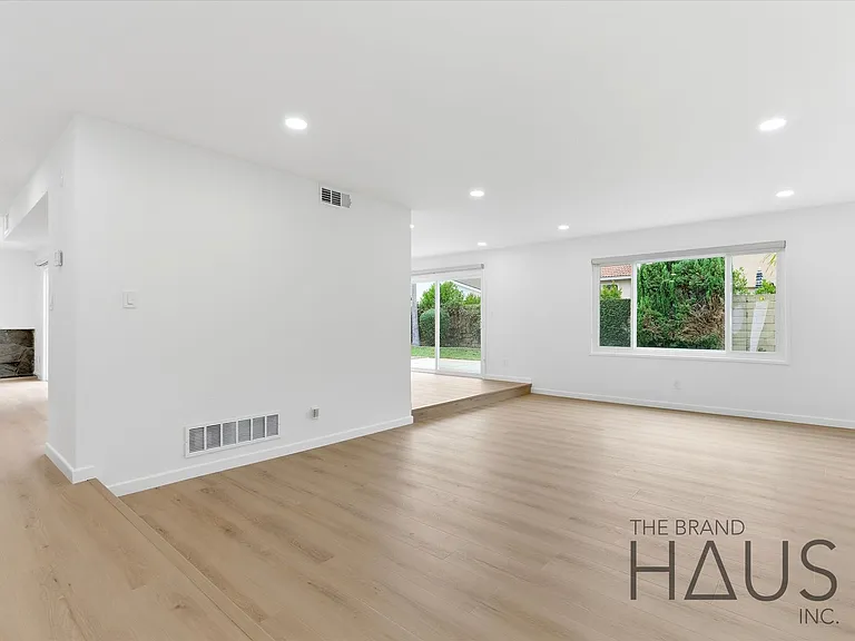 6861 Defiance Dr — Photo 4