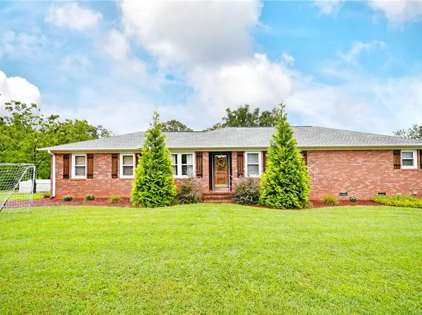 100 Ivyway Ln, Liberty, SC 29657