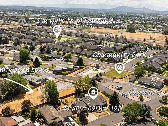 2nd image of 604 NE Shoshone Dr