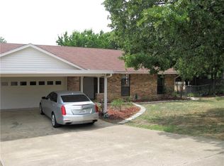 801 Red Bud Dr, Azle, TX 76020