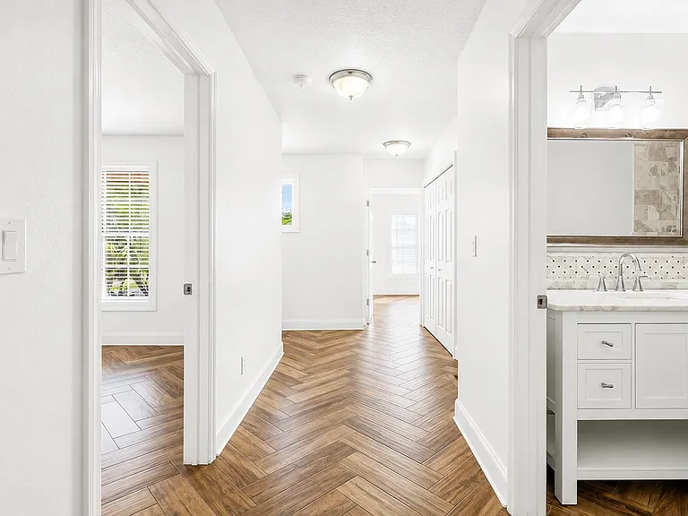 350 SW 8th St #2 — Photo 13