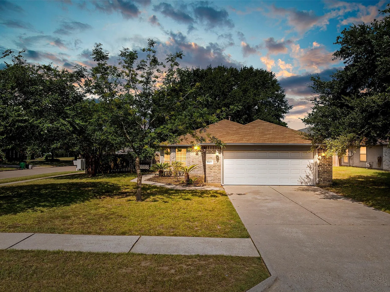 3 bed, 2.0 bath, 1519 sqft, $1,890 — Photo 1