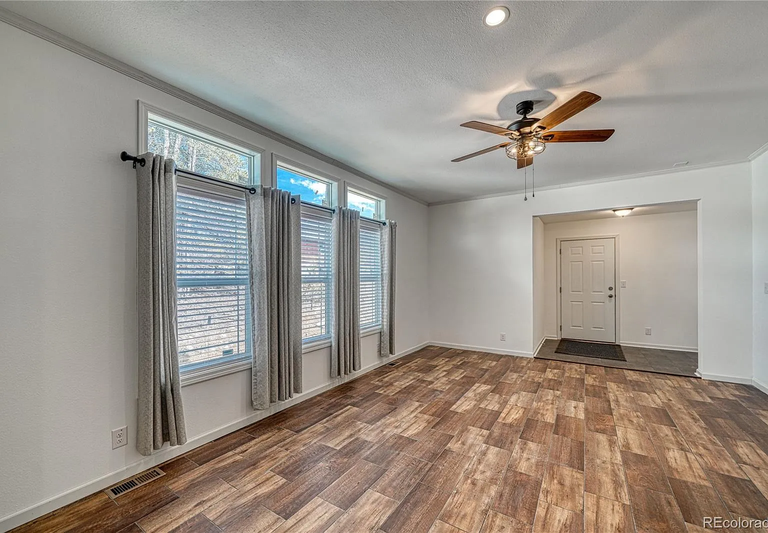 3 bed, 2.5 bath, 1660 sqft, $2,650 — Photo 2