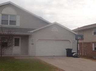 1317 Sunnydale Cir, West Bend, WI 53090
