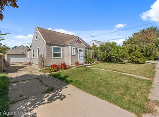 25673 Ford St, Roseville, MI 48066