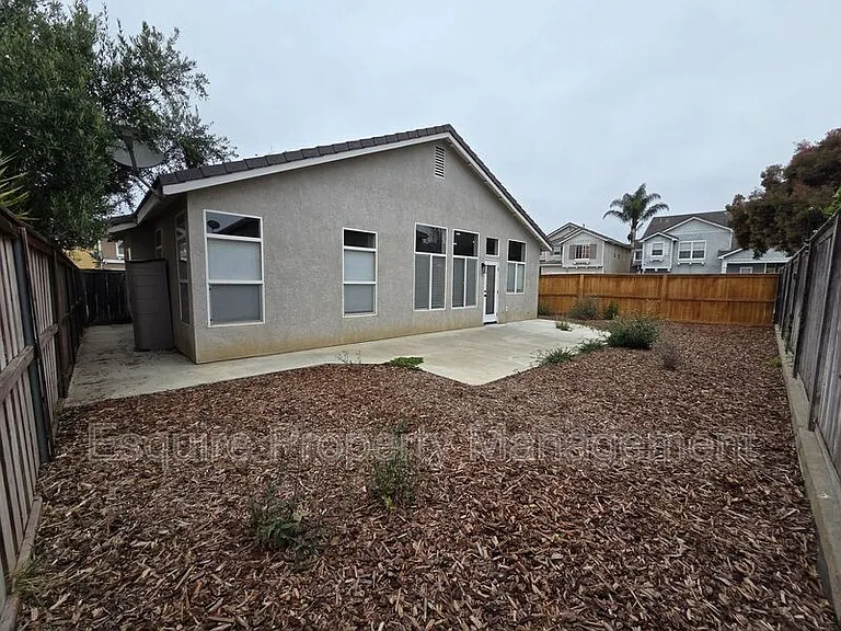 4888 Ellington St — Photo 22