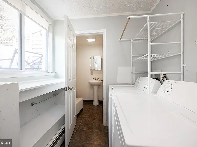 158 Roxborough Ave #A — Photo 26