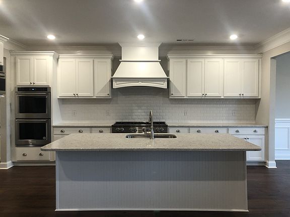 4th image of 5635 Willoughby Way #207