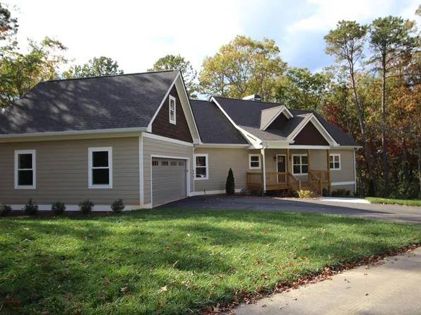 890 Porter Creek Dr, Franklin, NC 28734