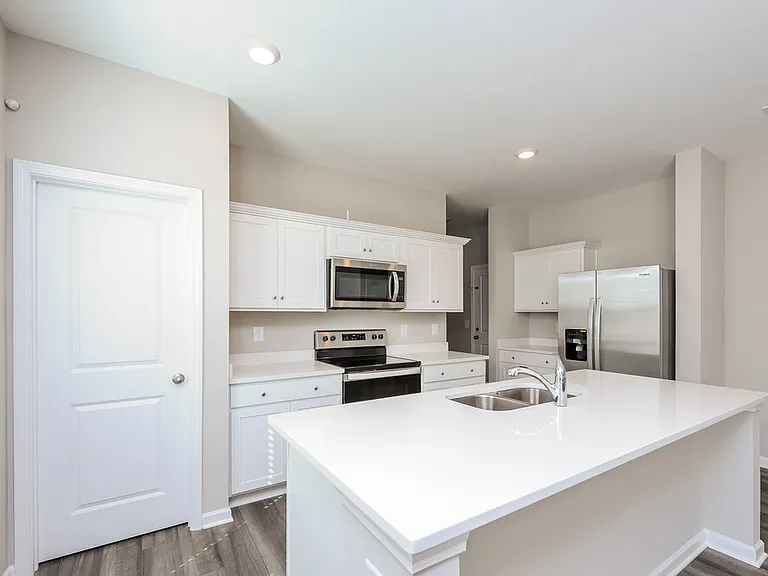 198 Pond Ct — Photo 9