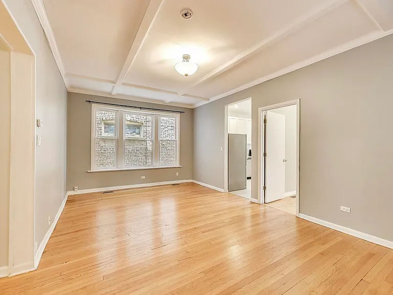 4746 N Malden St #3 — Photo 6