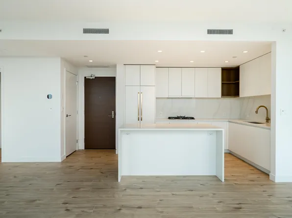 720 Farrow St #4007, Coquitlam, BC V3J 0P3