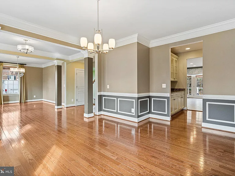 4561 Rona Pl — Photo 14
