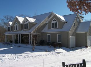 80 Oakwood Rd, Scituate, RI 02825