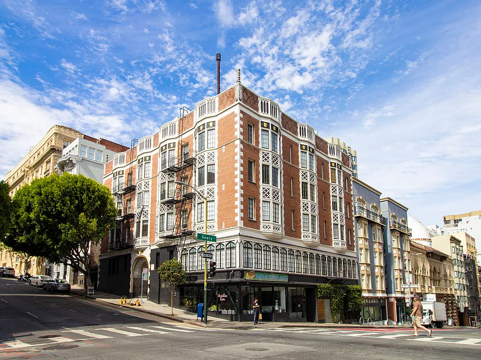 Building Photo 4