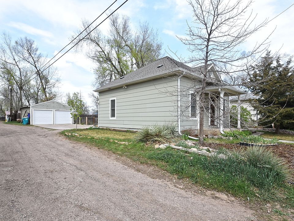 Convenient Location w Garage