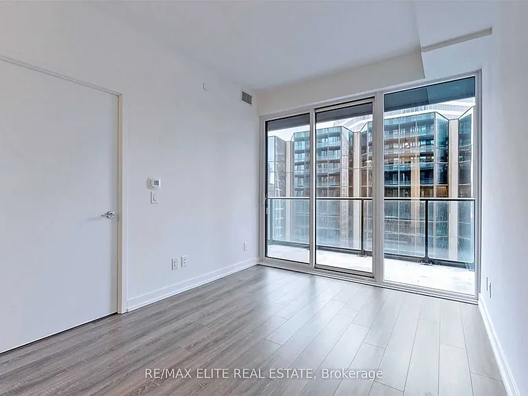 20 Edward St #1307 — Photo 10
