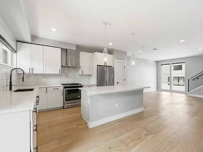 3564 W 16th Ave — Photo 3