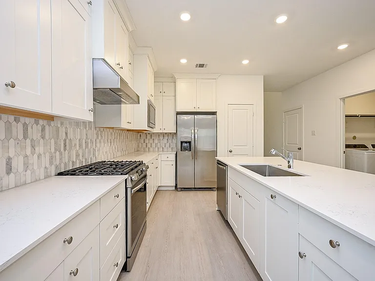 6427 Seafoam Lake Dr — Photo 23