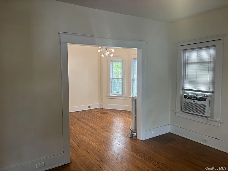 48 Ferris Pl — Photo 3