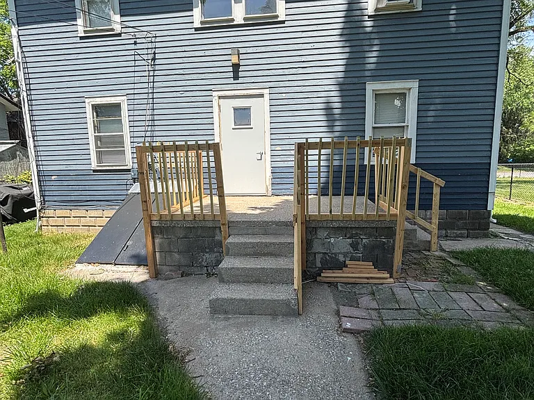 1114 N Superior St #8 — Photo 10
