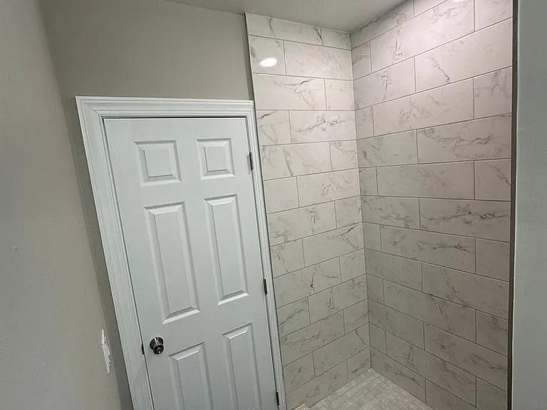 6109 W Jefferson St — Photo 5
