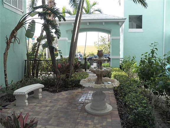 2nd image of 815 NW Flagler Ave APT 402