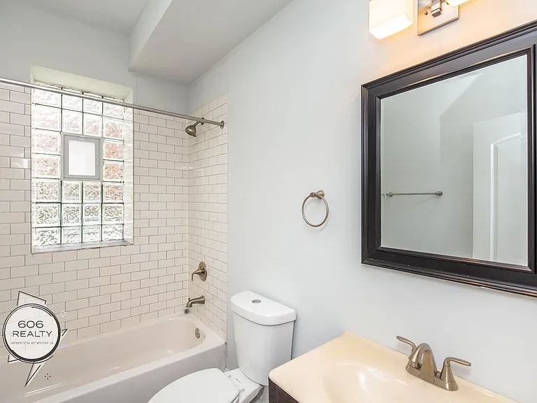 West Wicker Park Apts! — Photo 8