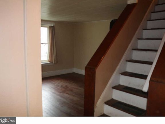 4th image of 155 Woodland Ave