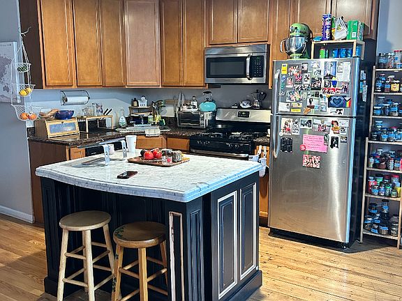 3rd image of 2856 N Hamlin Ave #1A
