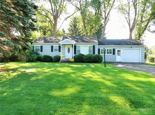 71 Creek Hill Ln, Rochester, NY 14625