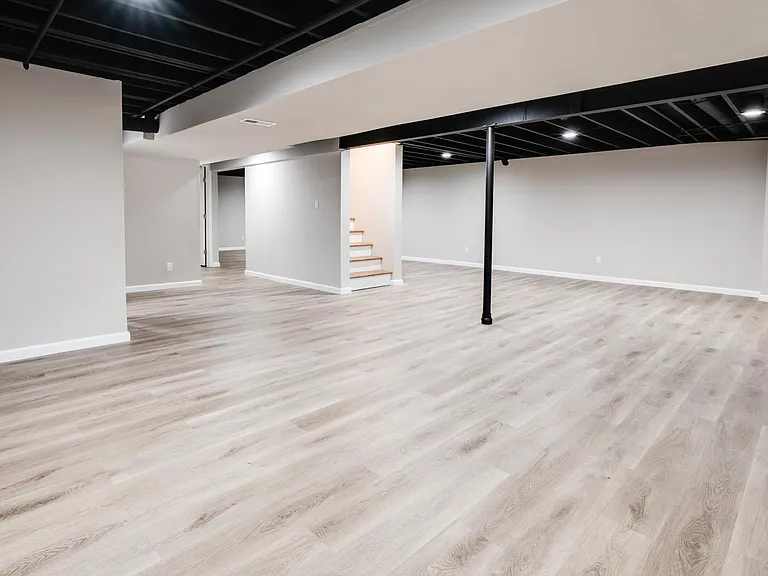 327 Royal Village Dr — Photo 50