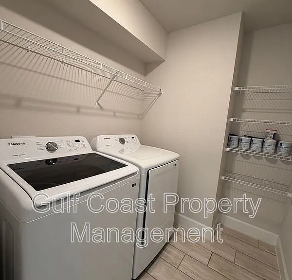 4865 Manila Ave — Photo 35