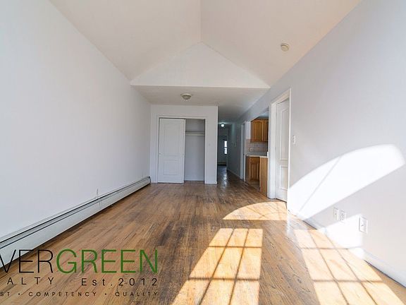 3rd image of 113 Maujer St #3