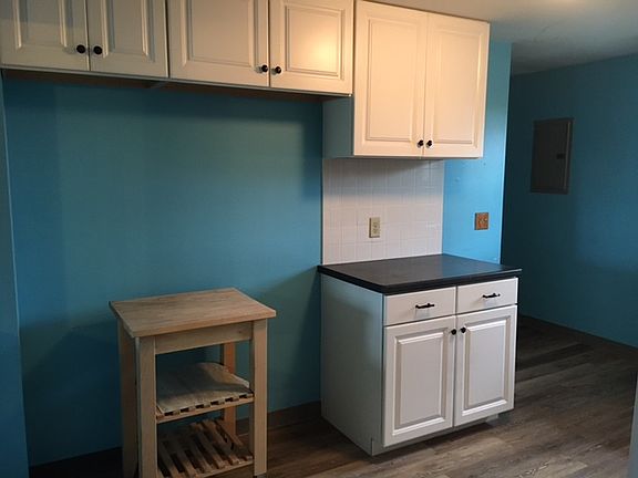 2nd image of 50 Algiers Ln