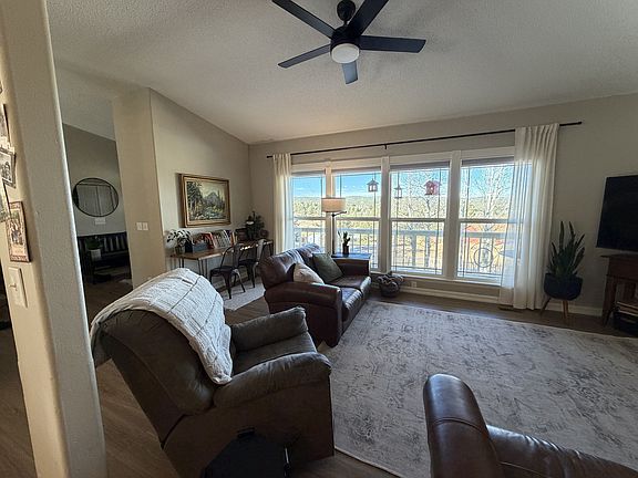 3rd image of 264 Piney Point Ln