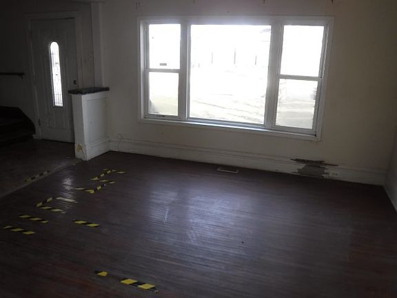 5th image of 14036 Lincoln Ave