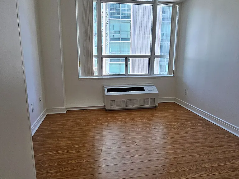 35 Bales Ave #501 — Photo 8